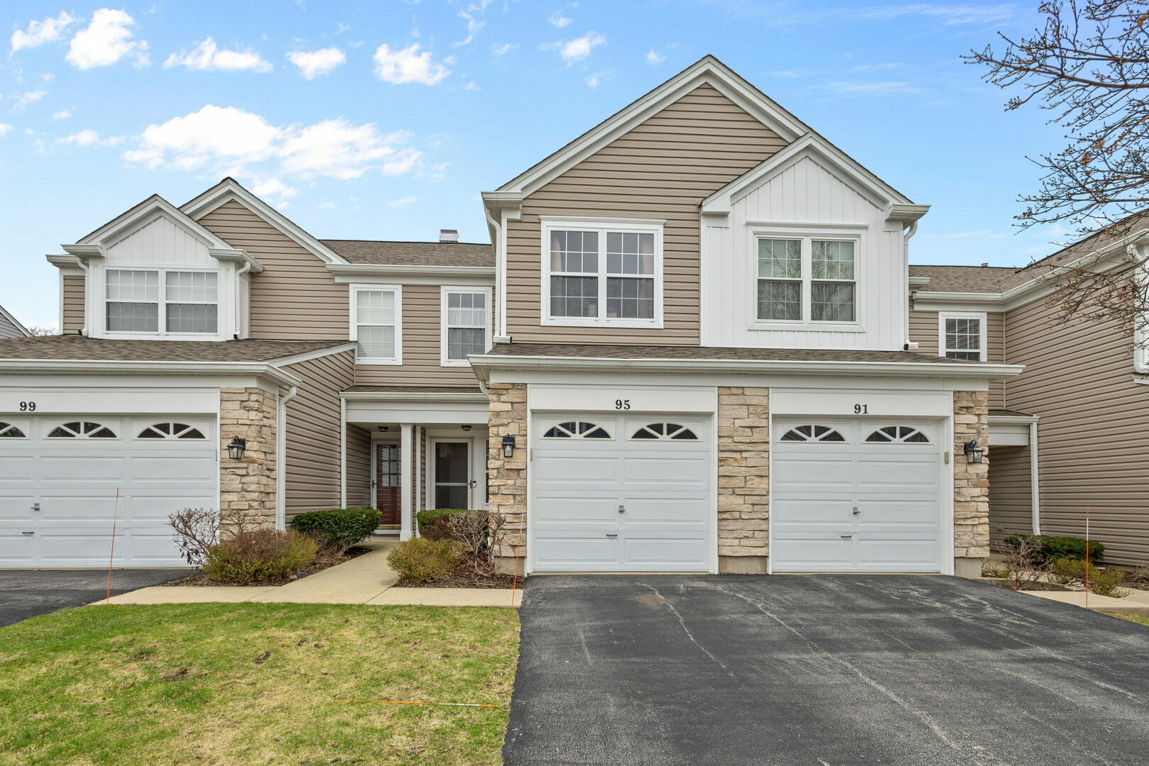 Property Photo: 95 Oakton Drive IL 60148