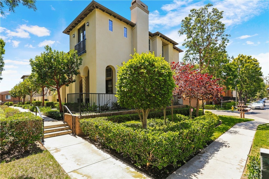 Property Photo:  36 Chula Vista 109  CA 92602 