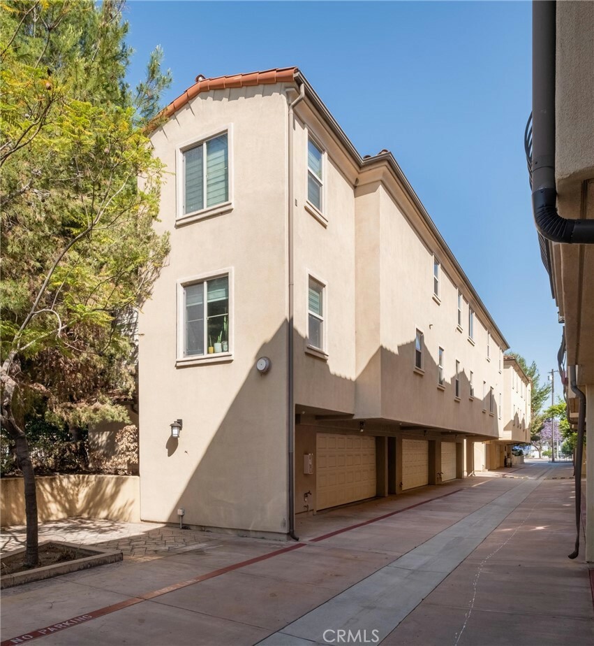 Property Photo: 26404 Vermont Avenue 3 CA 90710