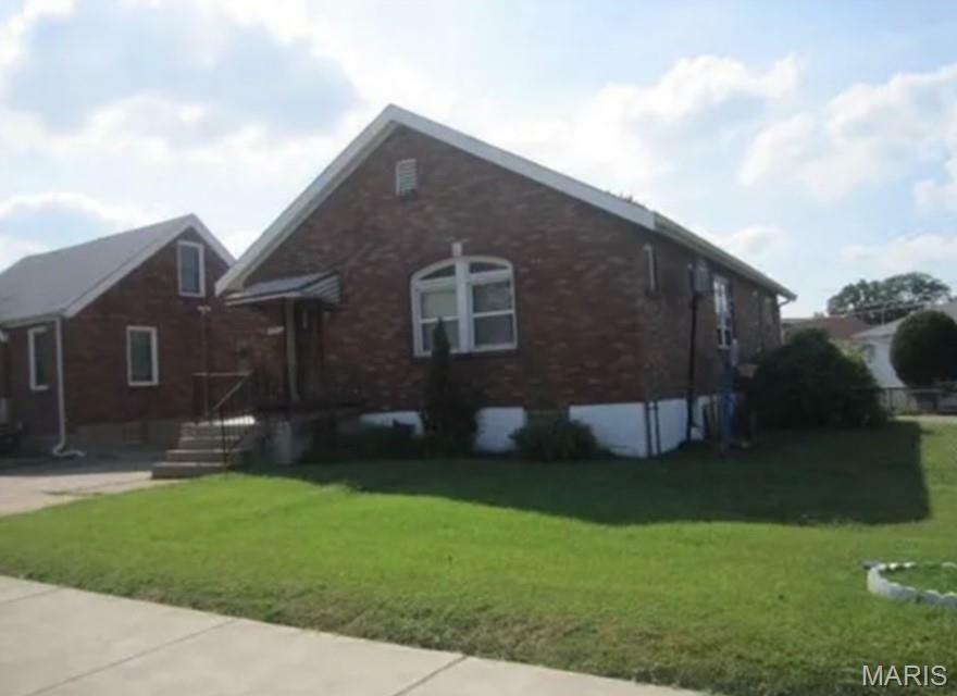 Property Photo:  5911 Riverview Boulevard  MO 63147 