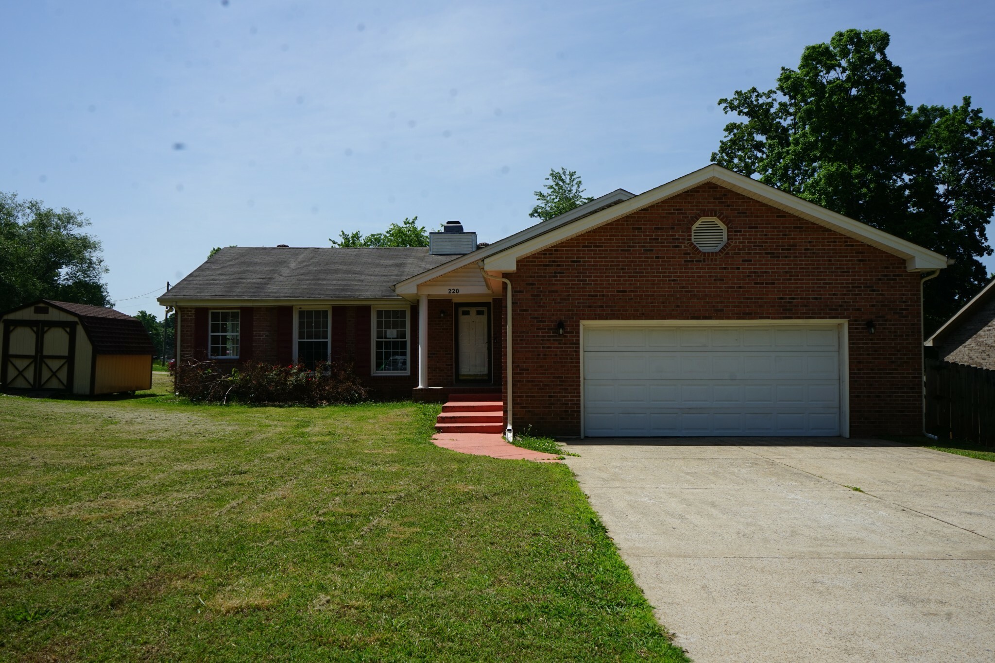 Property Photo: 220 Millstone Cir TN 37042