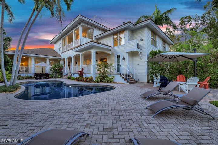 Property Photo: 1550 Gordon Drive FL 34102