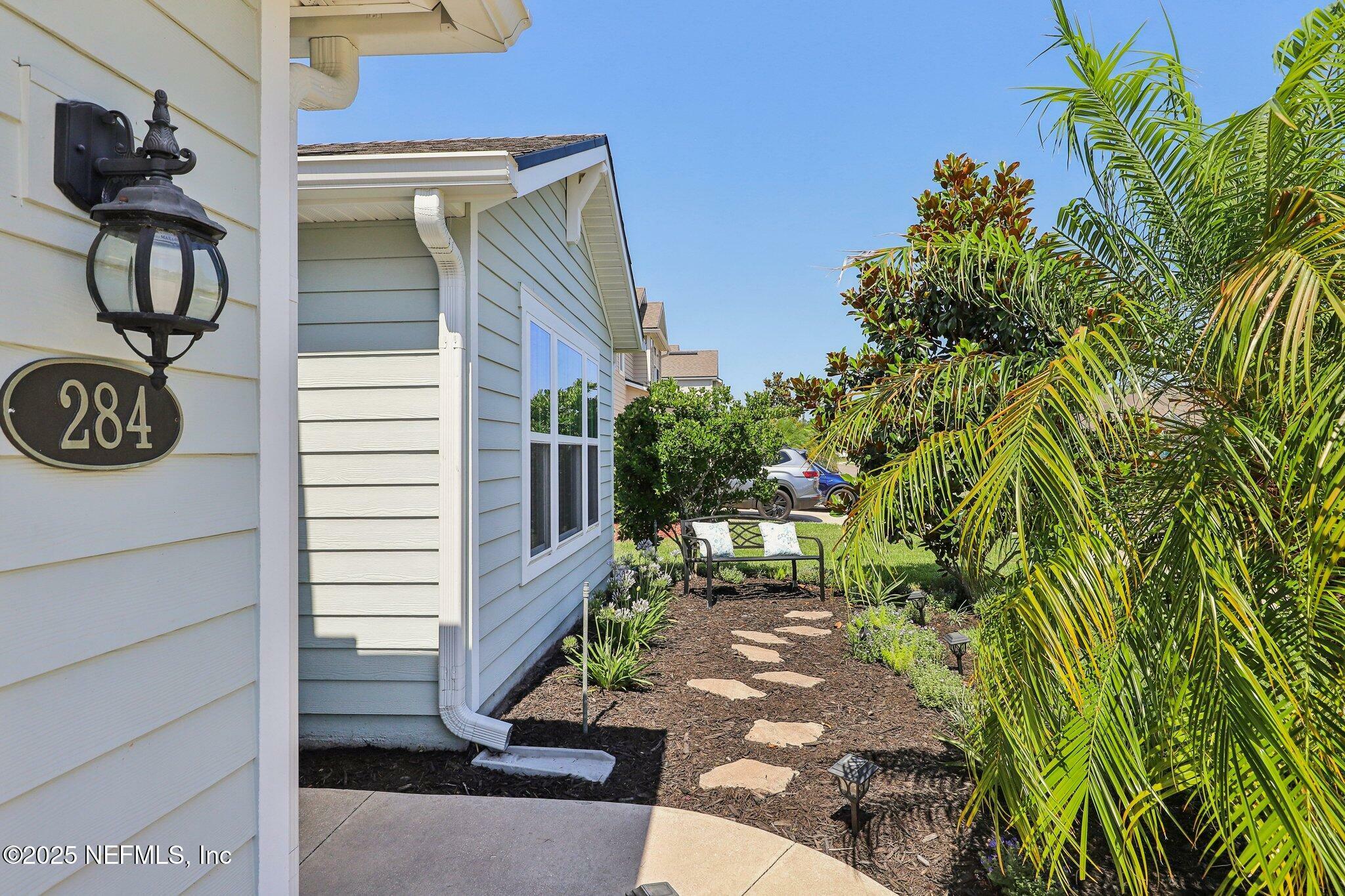 Property Photo: 284 Queen Victoria Avenue FL 32259
