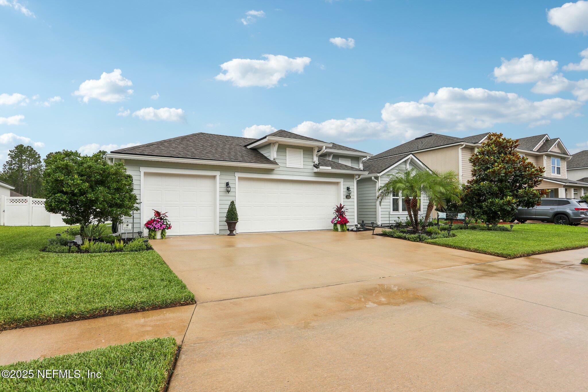 Property Photo: 284 Queen Victoria Avenue FL 32259