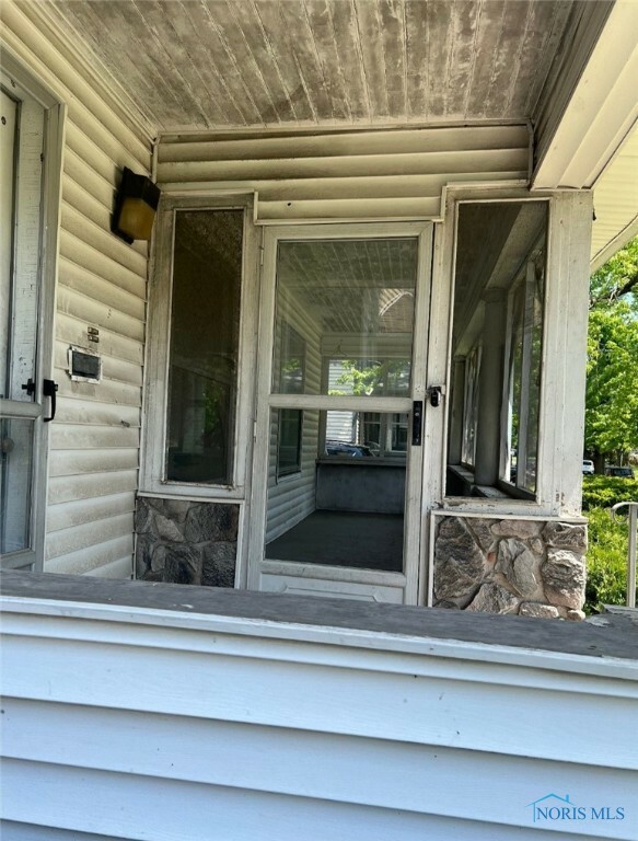 Property Photo: 636 Nesslewood Avenue OH 43610