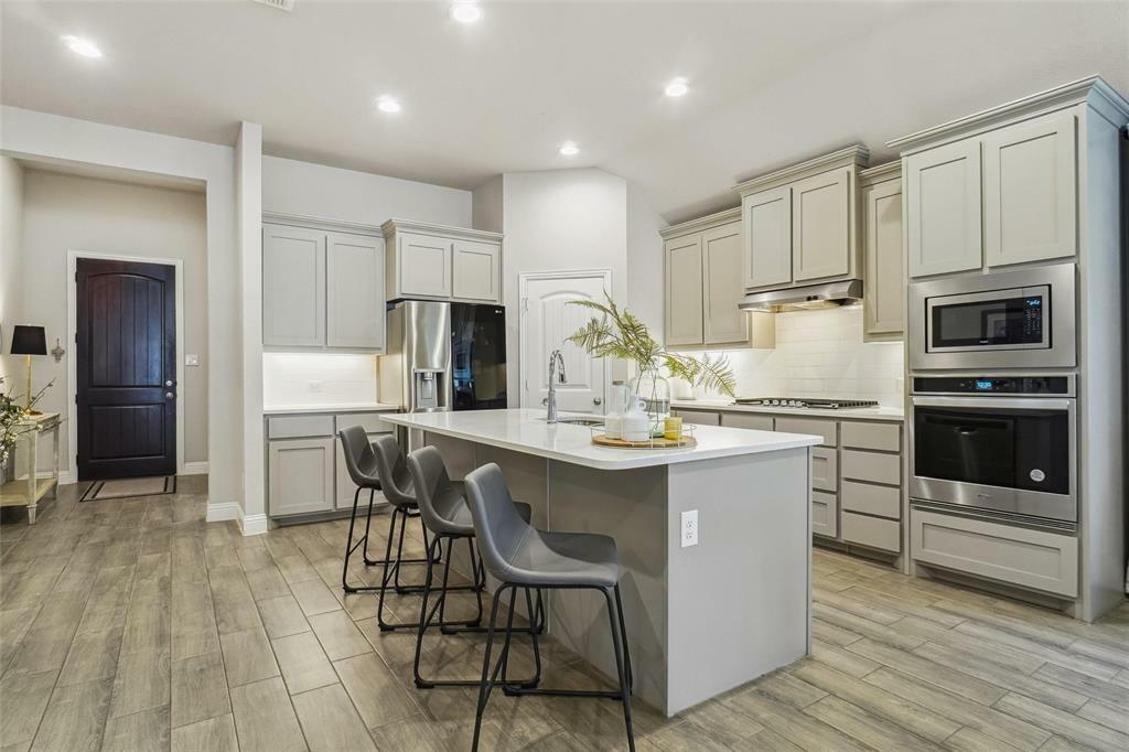 Property Photo: 444 Oliver Court TX 76226