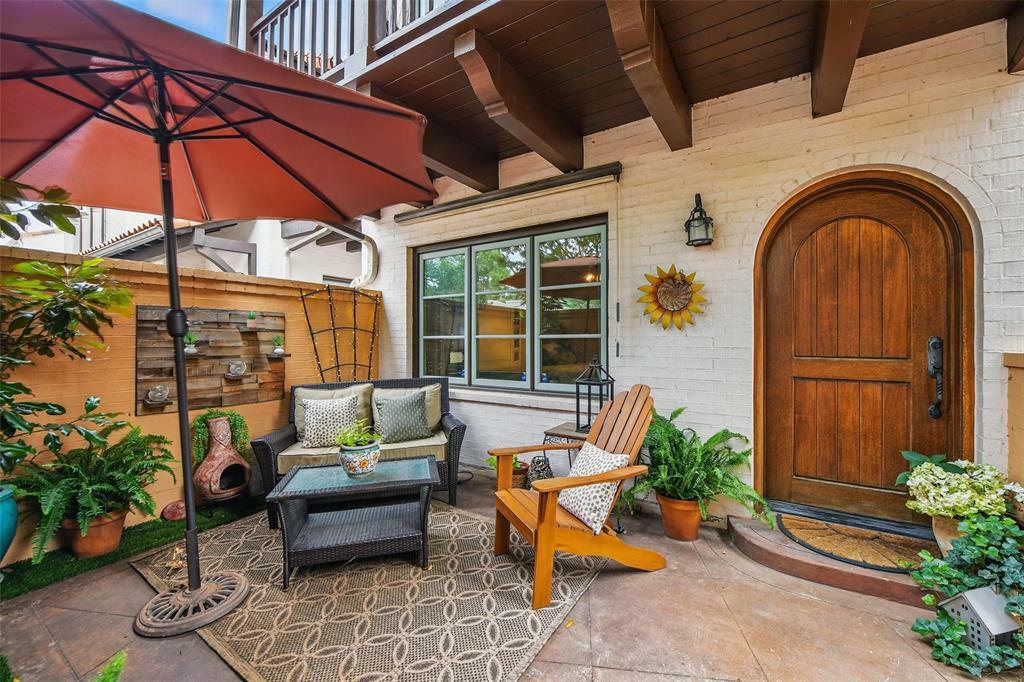 Property Photo: 261 Casa Blanca Avenue TX 76107