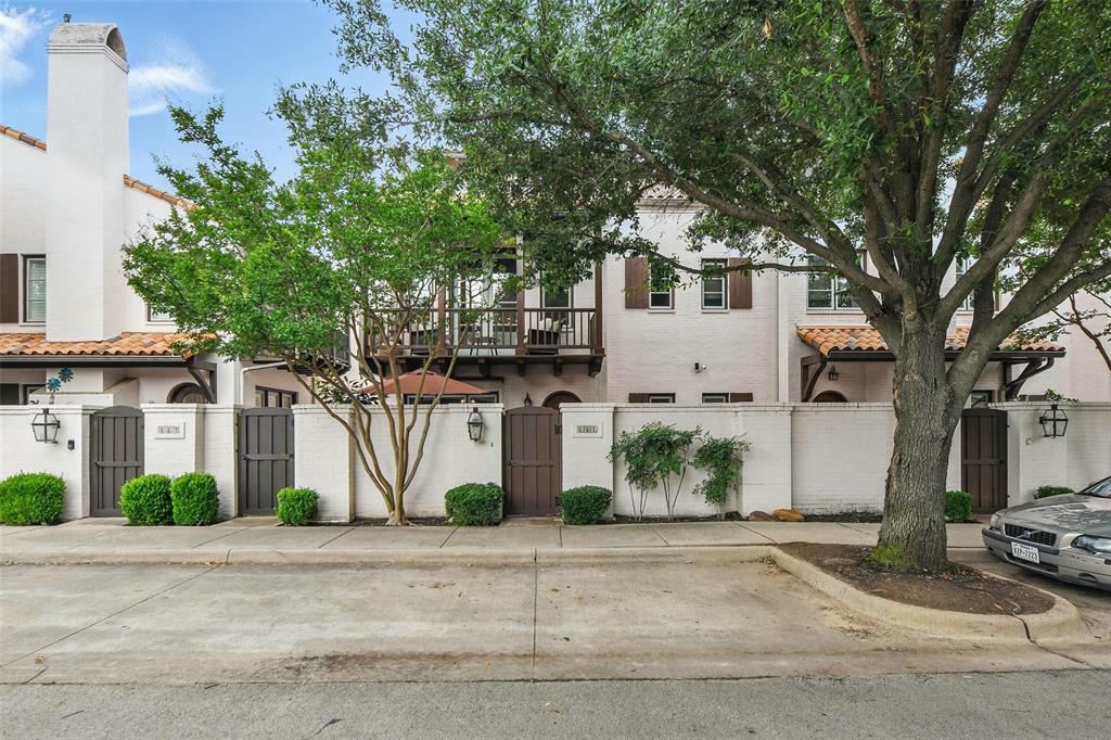 Property Photo: 261 Casa Blanca Avenue TX 76107
