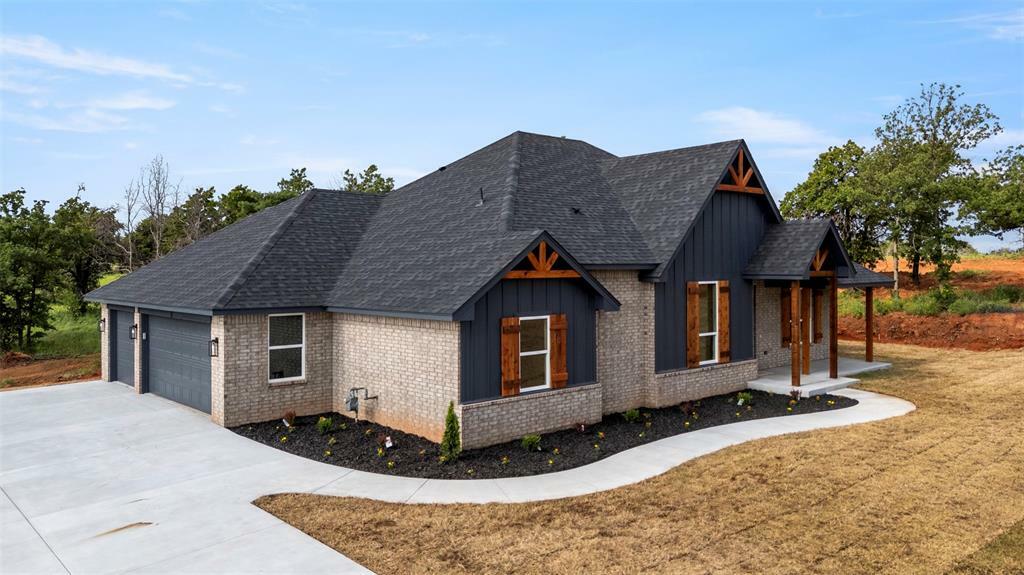 Property Photo: 2949 Twisted Oak Drive OK 73044
