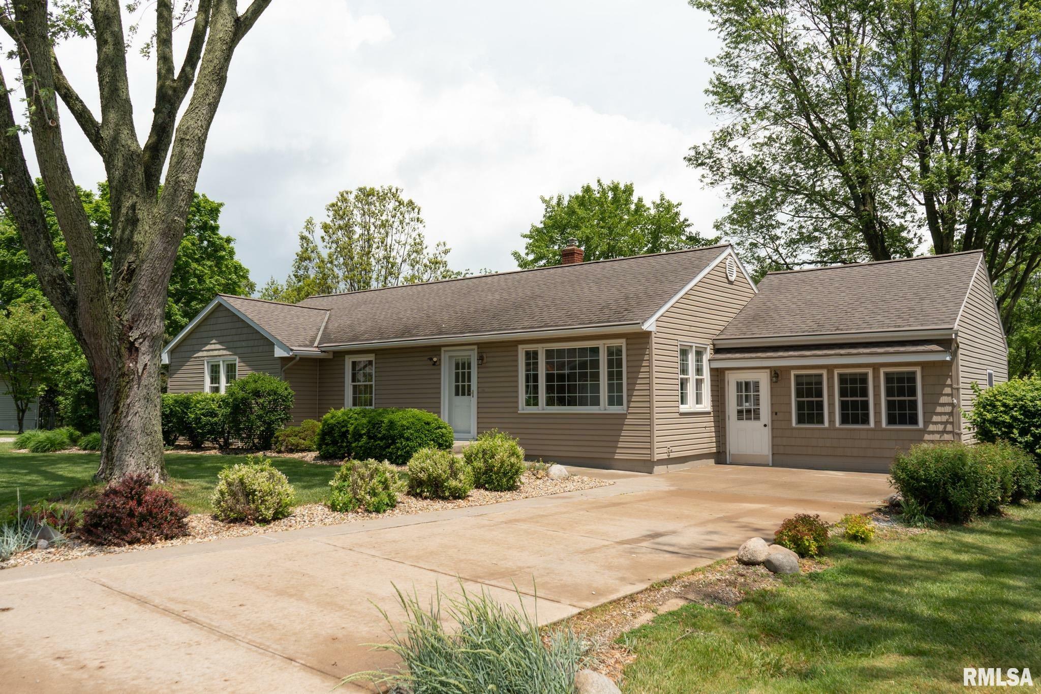 412 Timberlan Road  Metamora IL 61548 photo