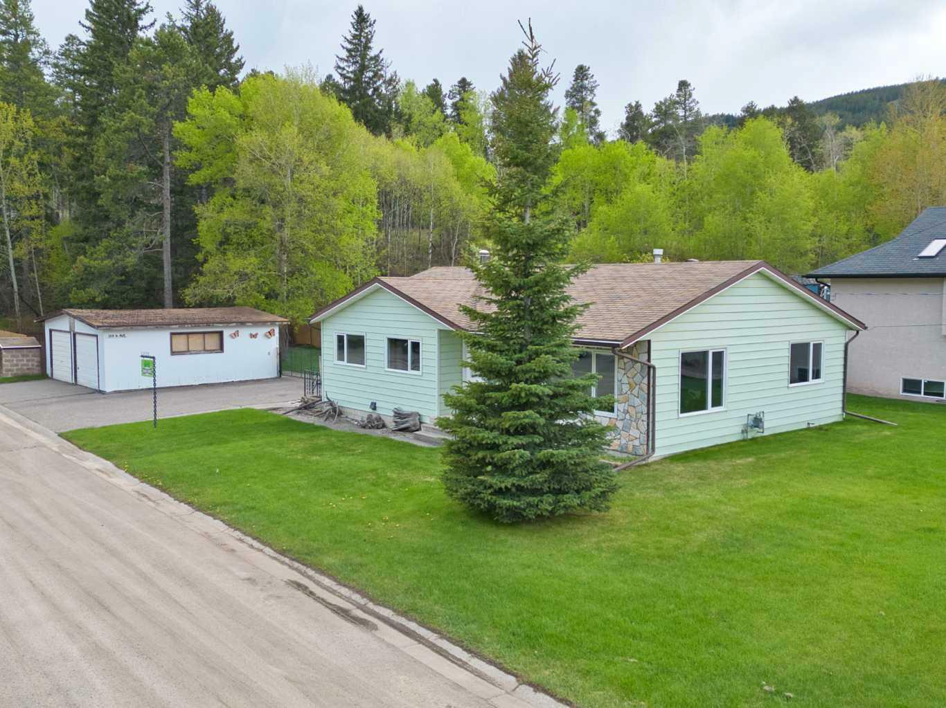 Property Photo:  13118 16 Avenue  AB T0K 0E0 