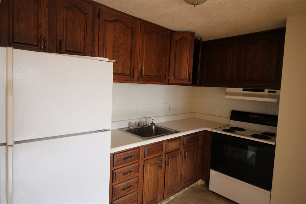 Property Photo: 318 Nesmith Street 10 MA 01852