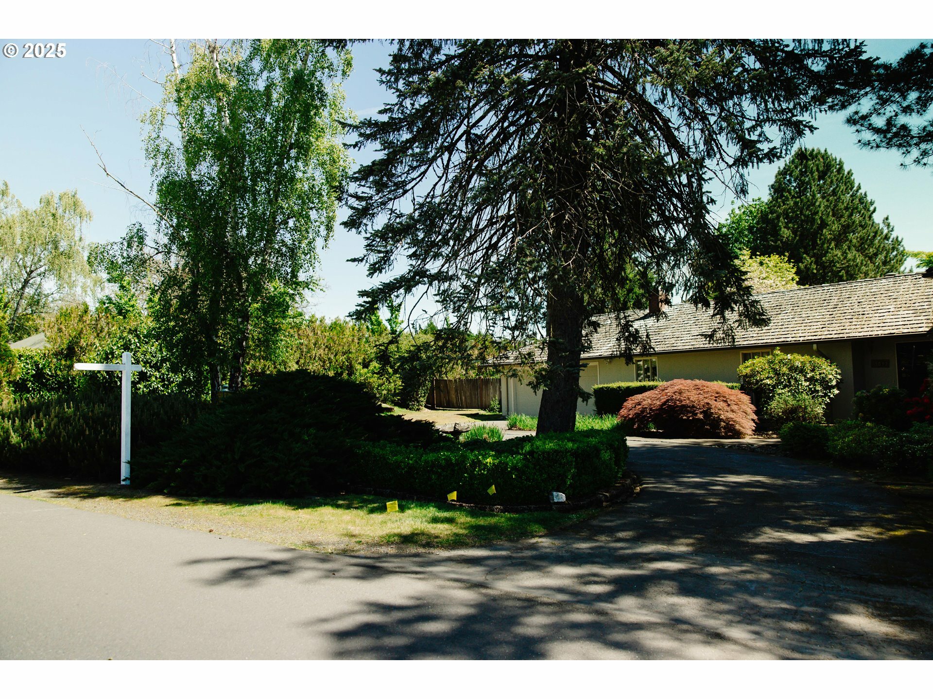Property Photo: 13092 Amber Pl OR 97034