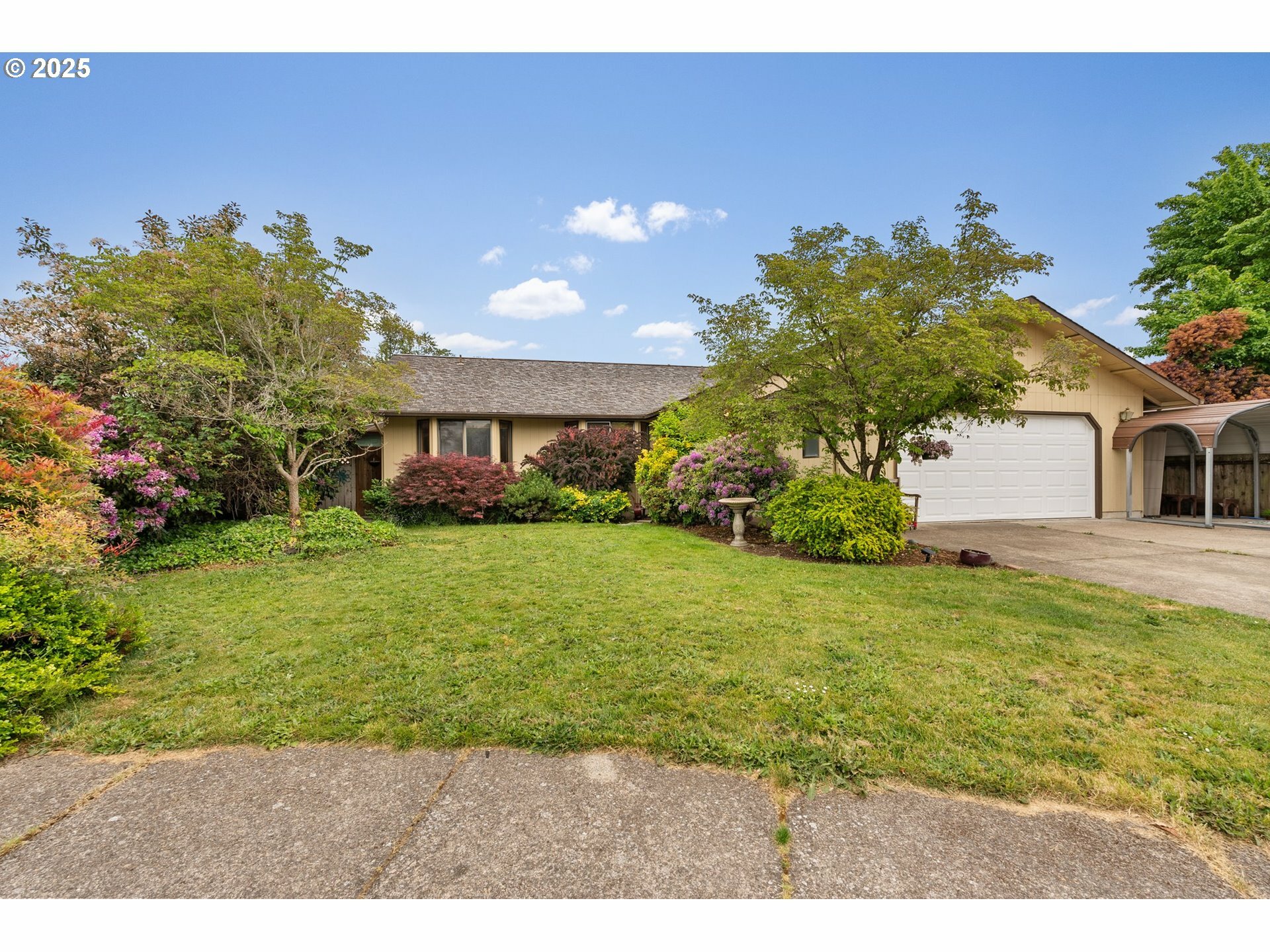Property Photo: 4131 Jessen Dr OR 97402