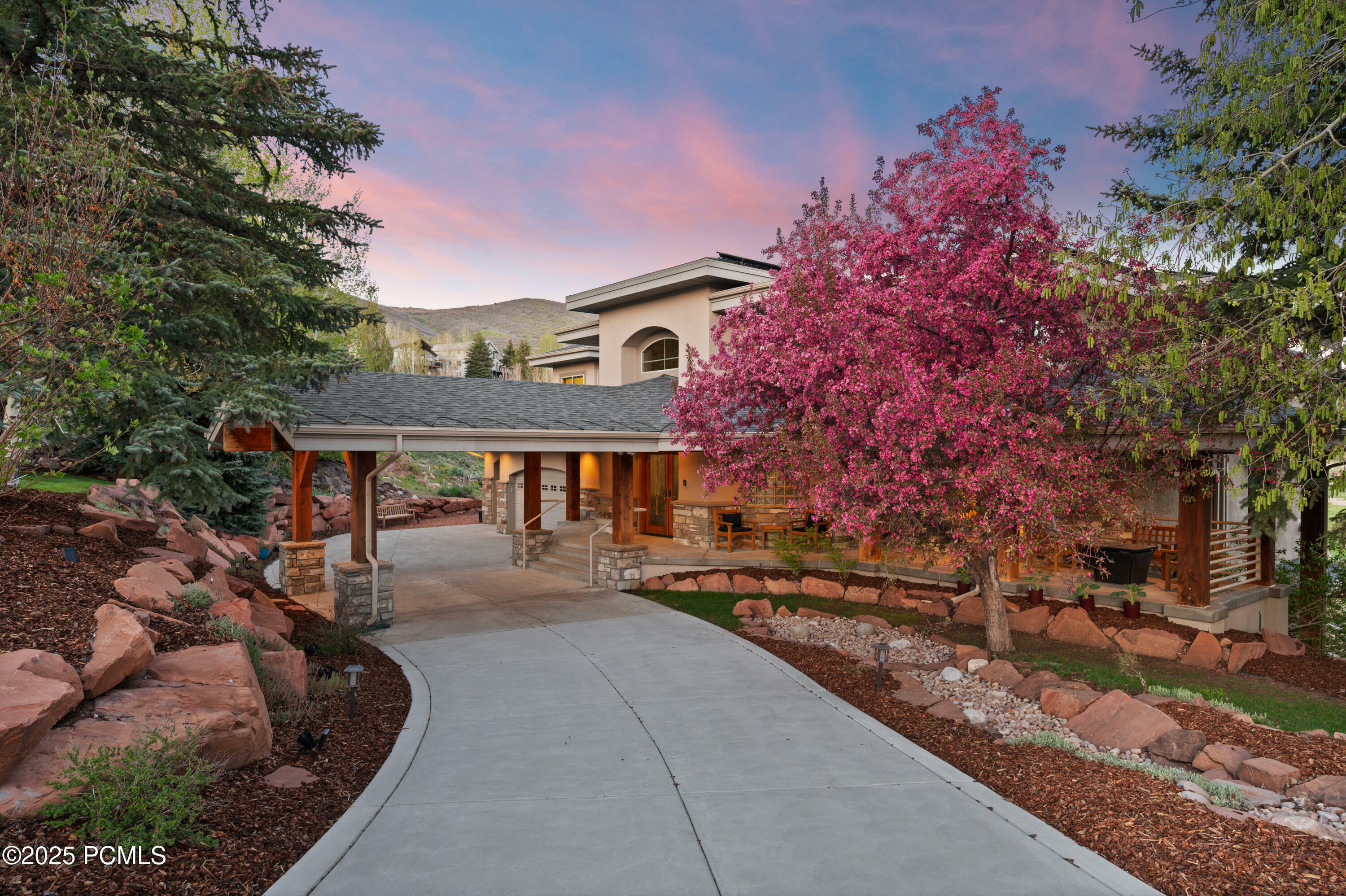 Property Photo: 9266 Par Court UT 84098