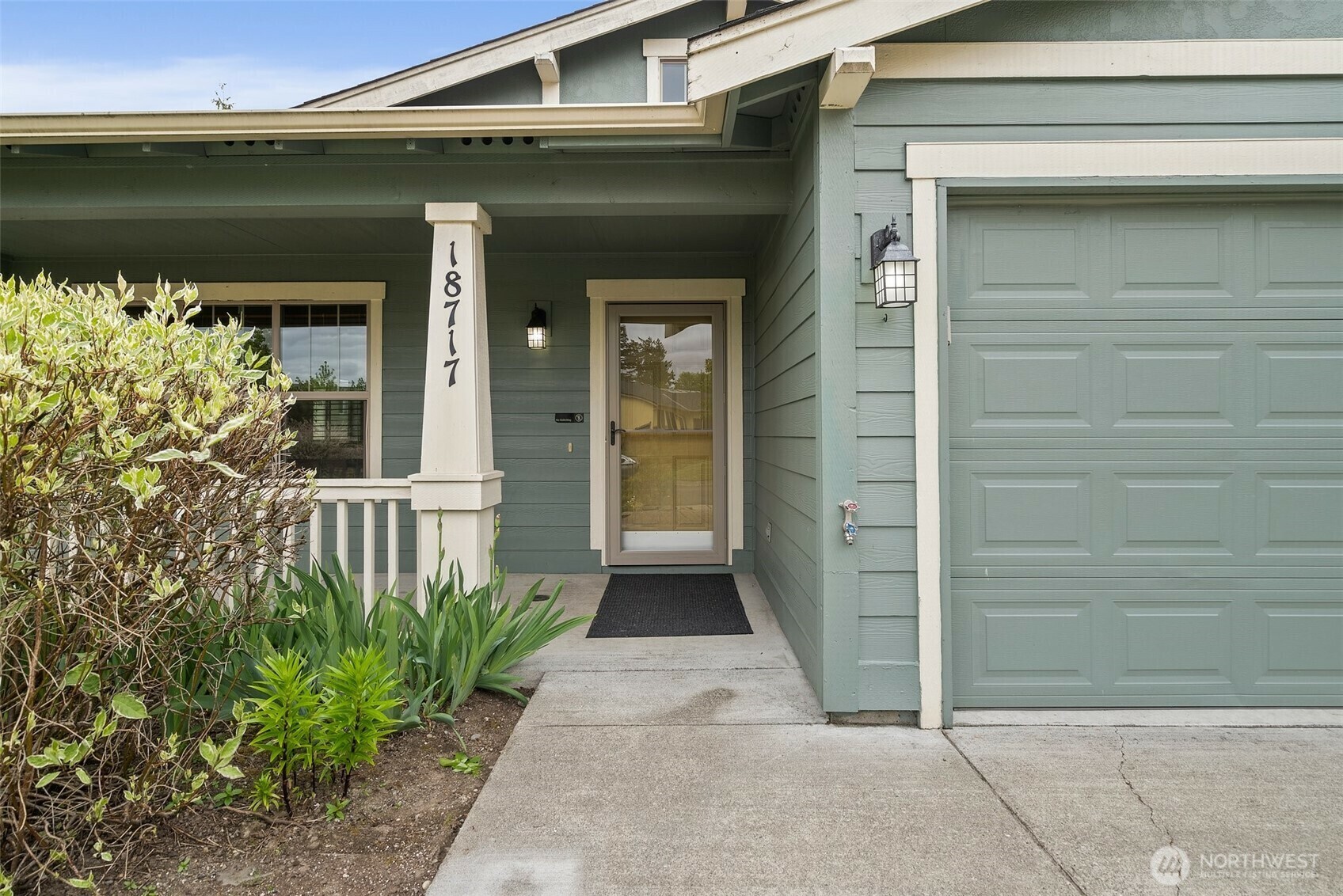 Property Photo: 18717 19th Avenue Ct E WA 98387