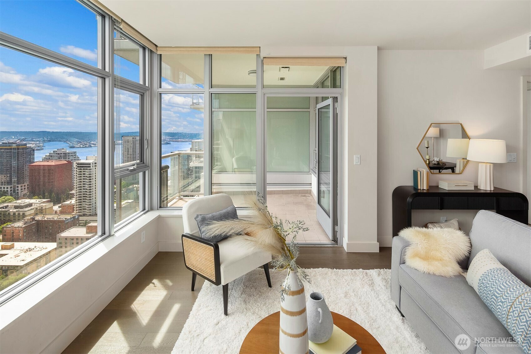 Property Photo: 583 Battery Street 3607N WA 98121