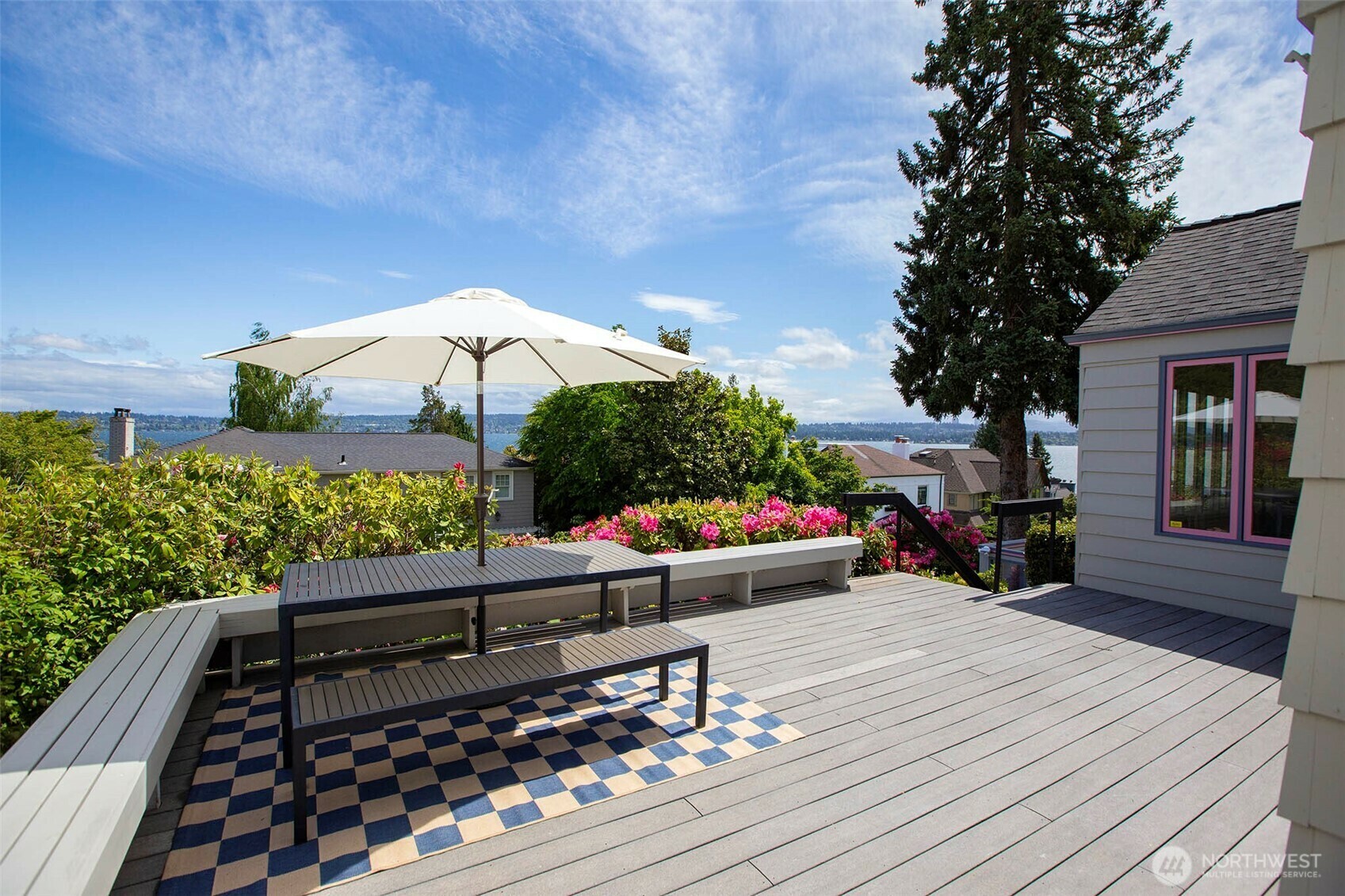 Property Photo: 4539 E Laurel Drive NE WA 98105