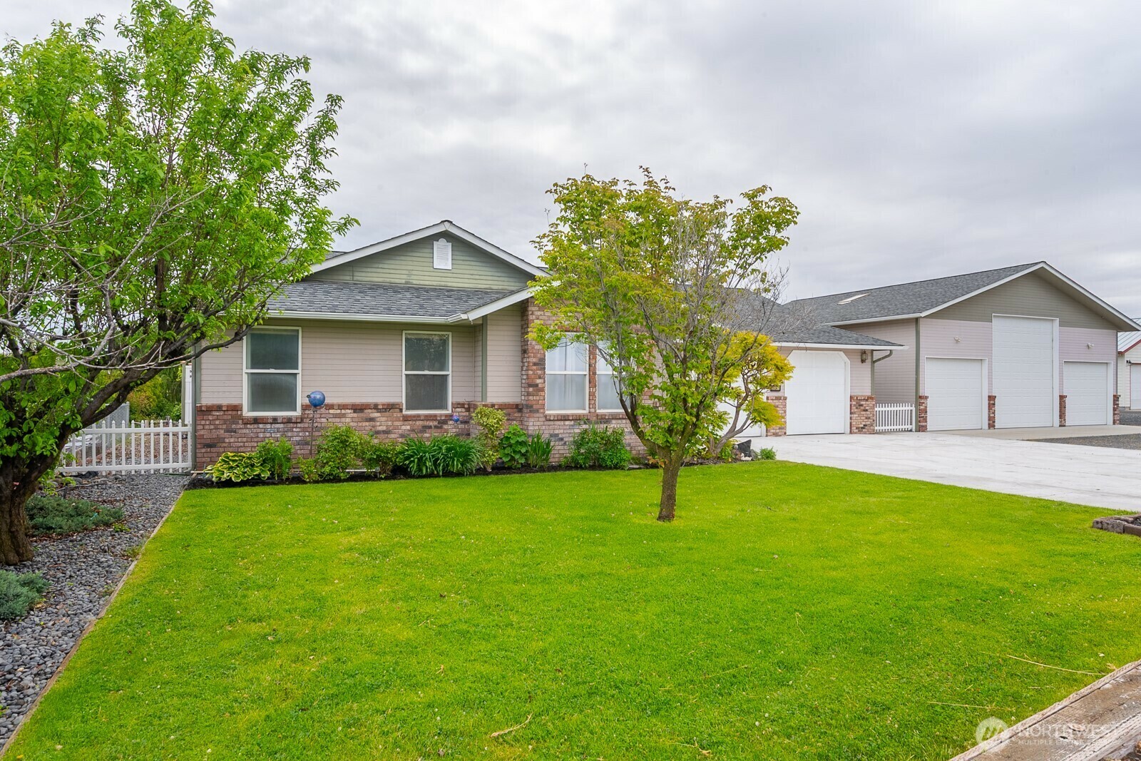 Property Photo: 19341 St. Andrews Drive NW WA 98851