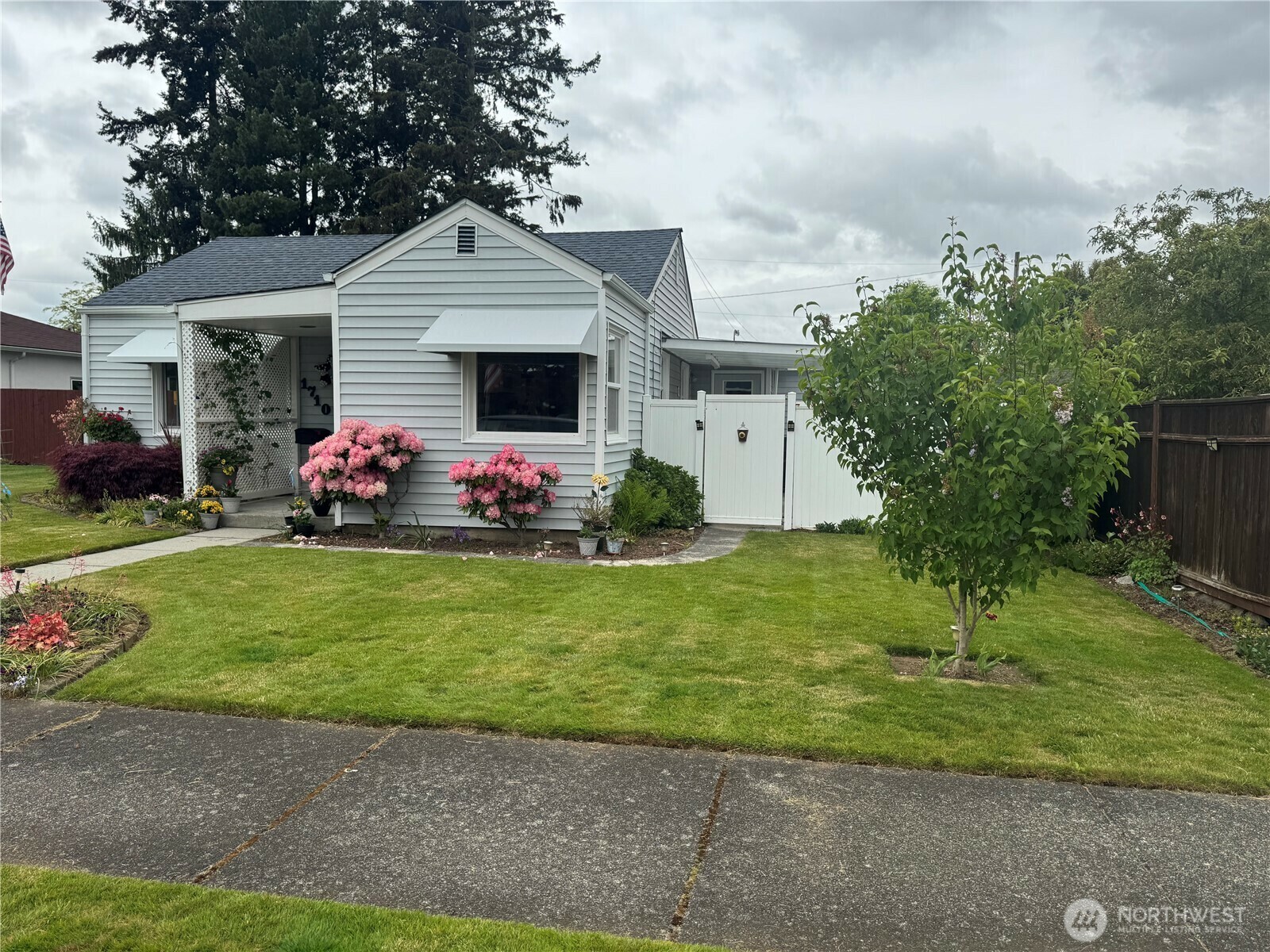 Property Photo: 1710 D St WA 98264