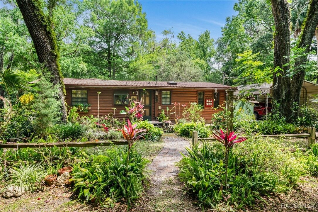 Property Photo: 485 N Robin Hood Road FL 34450