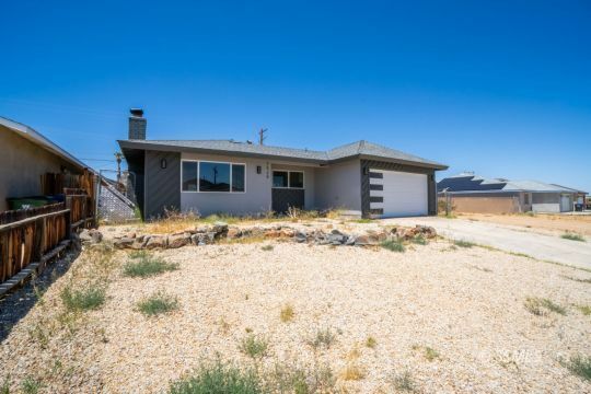 Property Photo: 1529 Mayo St CA 93555