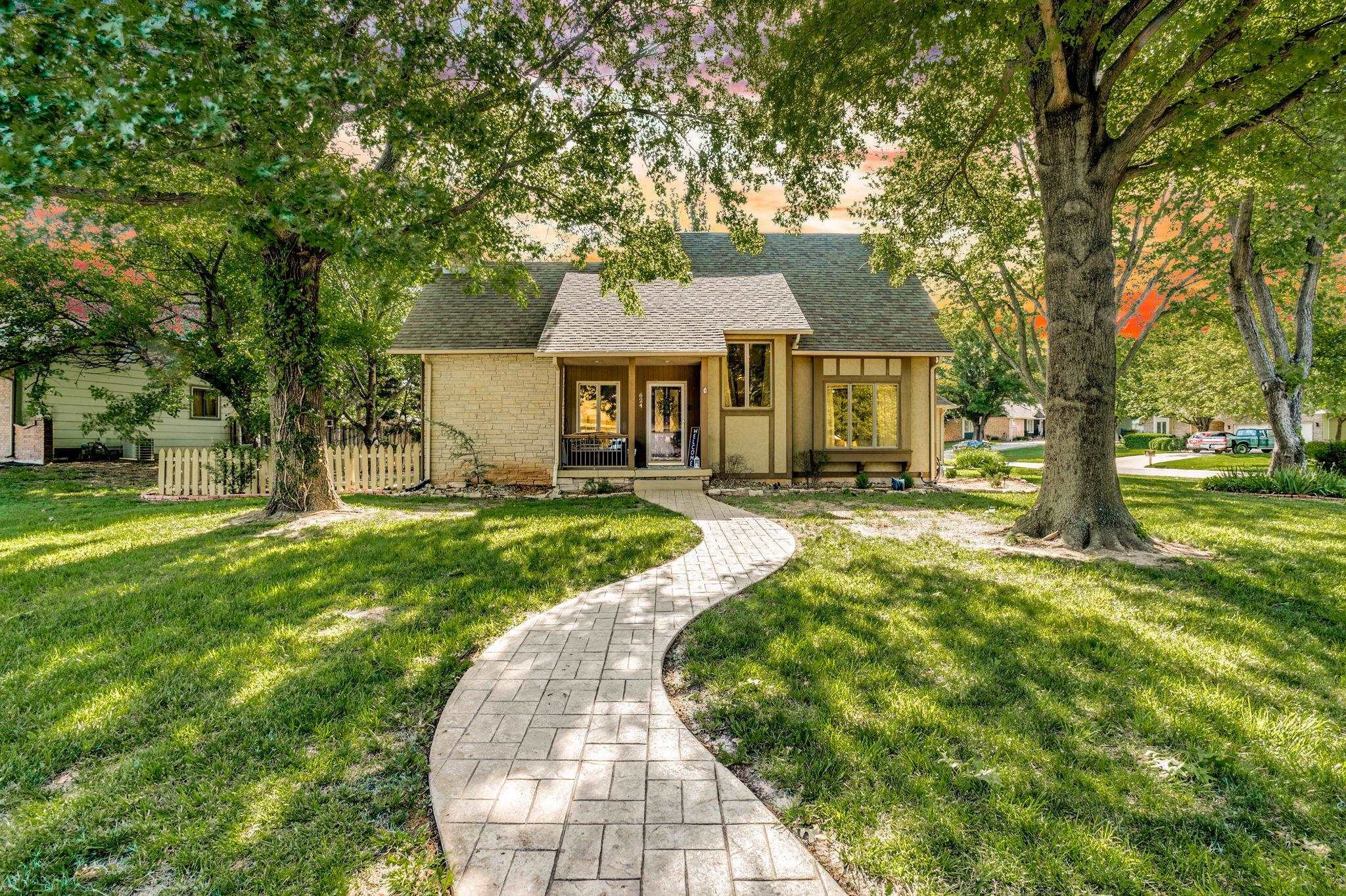 Property Photo: 624 S Sharon KS 67037
