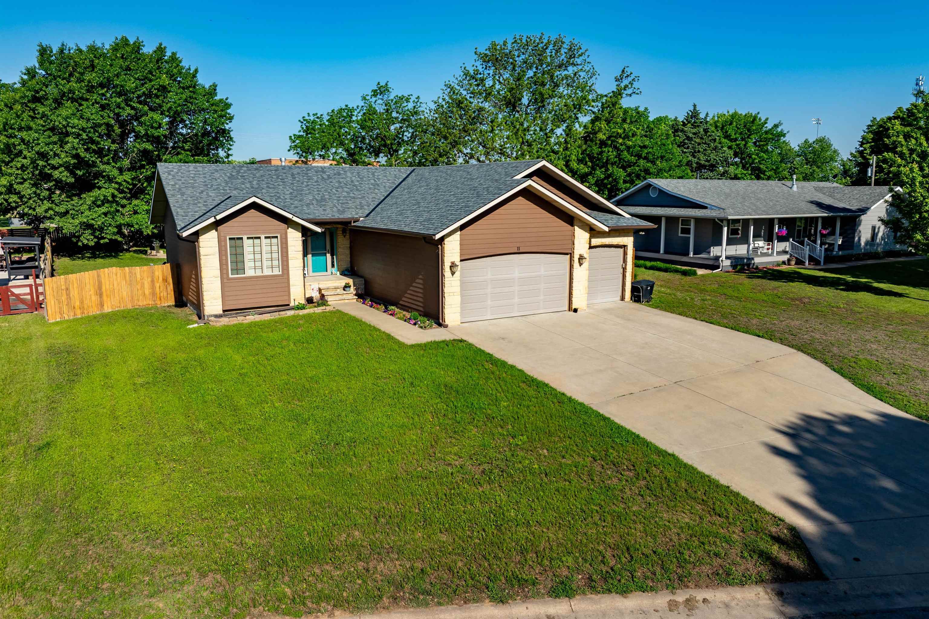 Property Photo: 11 Honeysuckle Ct KS 67119