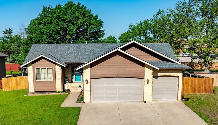 Property Photo: 11 Honeysuckle Ct KS 67119
