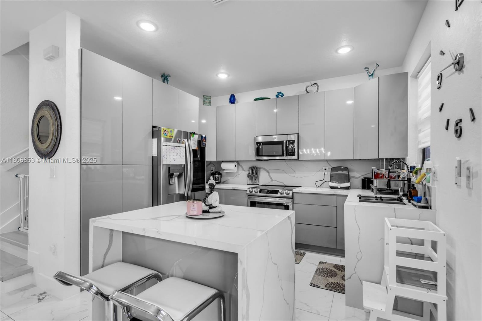 Property Photo: 3327 W 106th Ter FL 33018