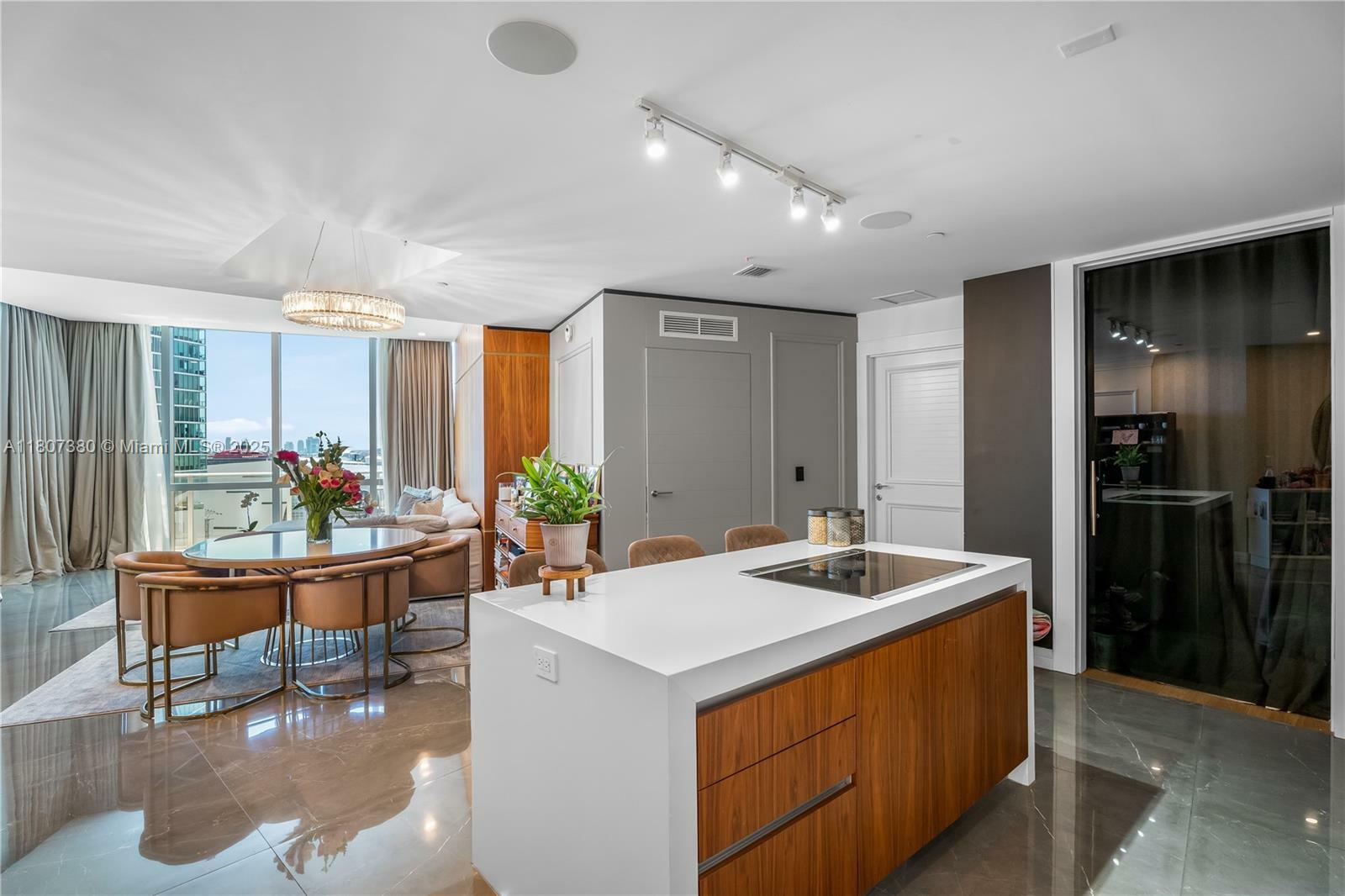 Property Photo: 851 NE 1st Ave 1409 FL 33132