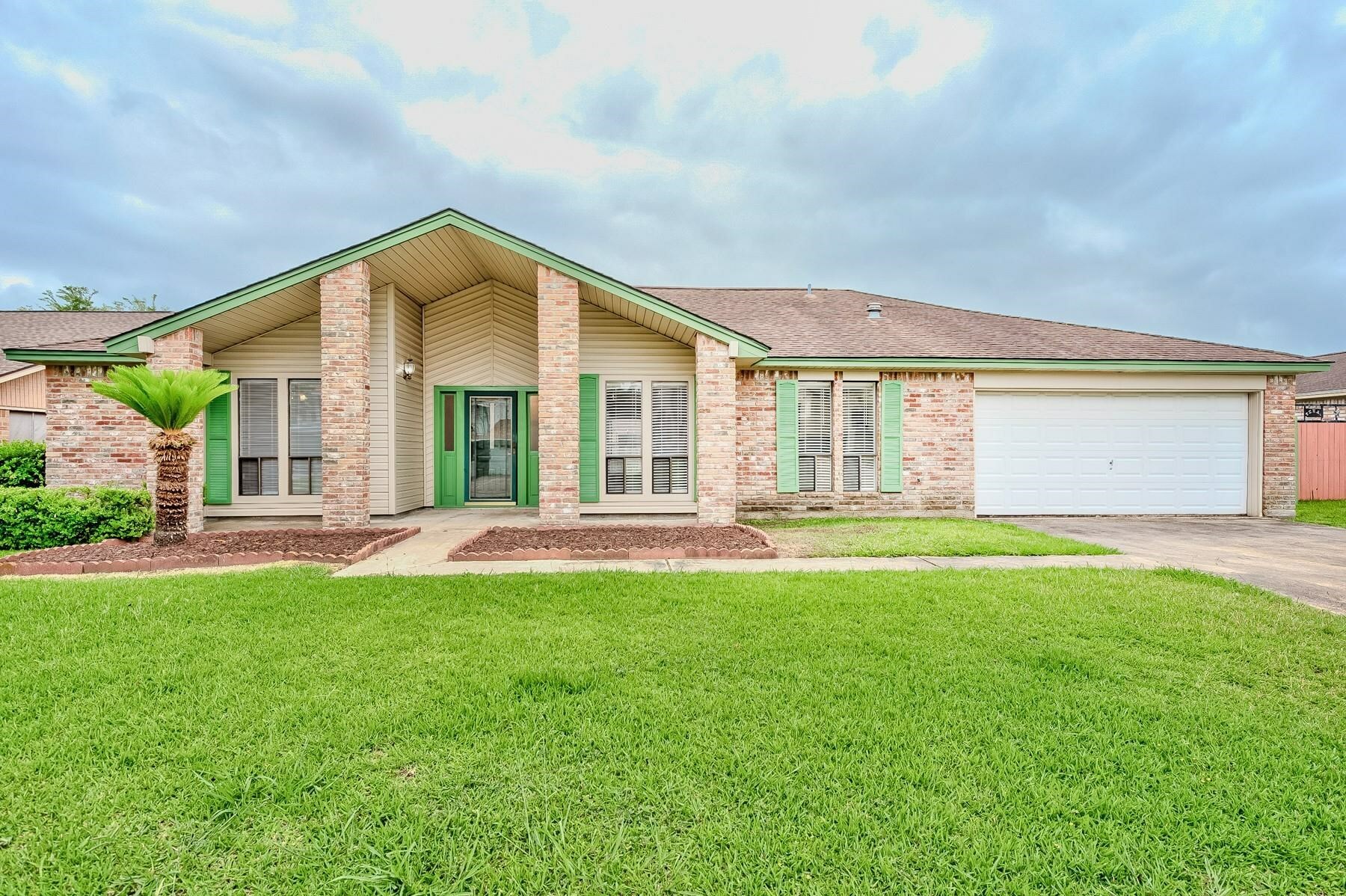 Property Photo: 3920 Blackberry Lane TX 77642
