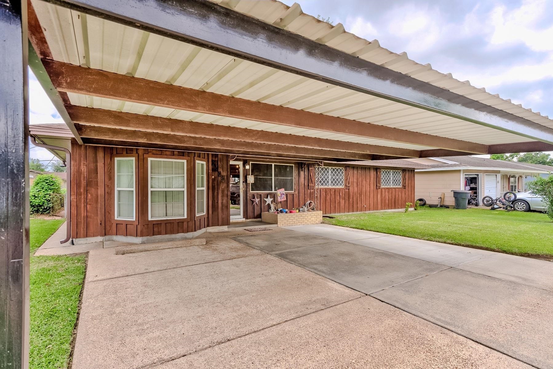 Property Photo: 2719 Avenue M TX 77627-0000