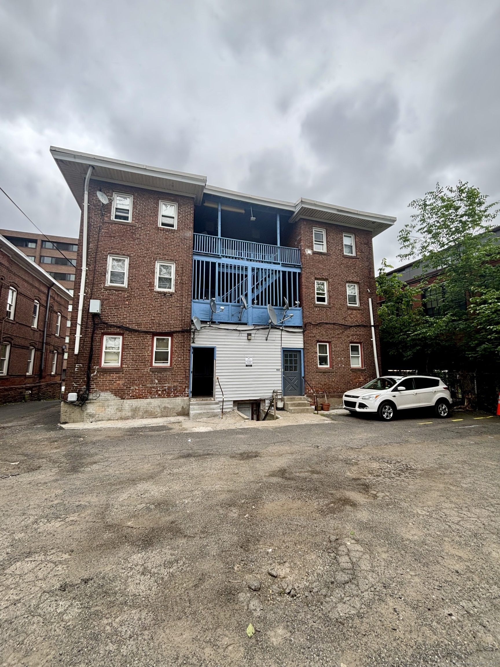 Property Photo: 479 Broad Street CT 06106