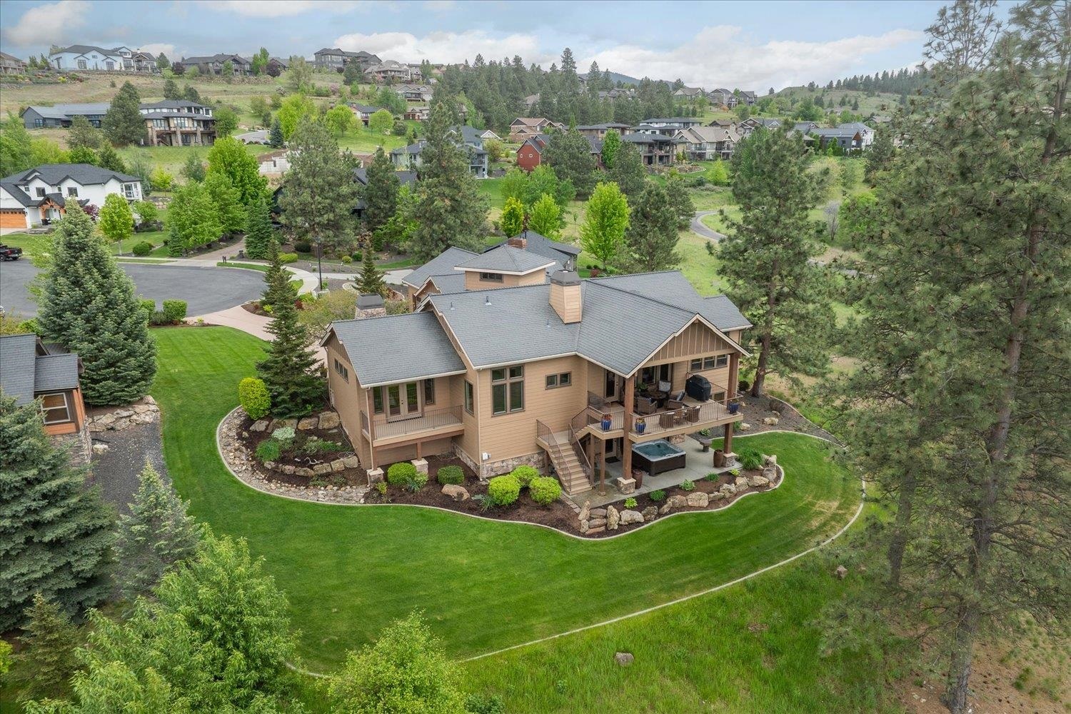 Property Photo: 781 N Holiday Hills Dr WA 99019