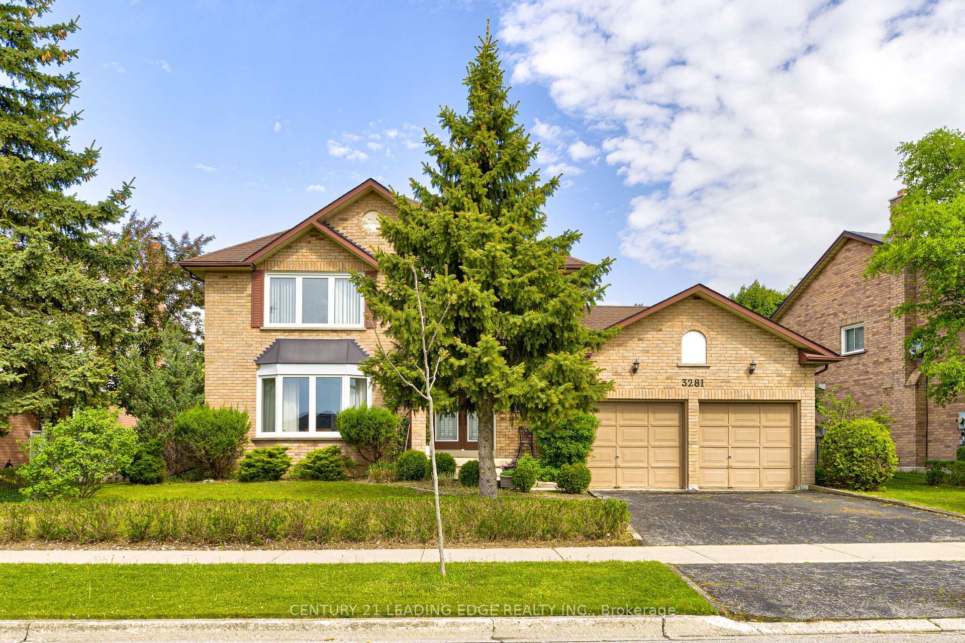 Property Photo:  3281 Folkway Drive  ON L7M 3J2 