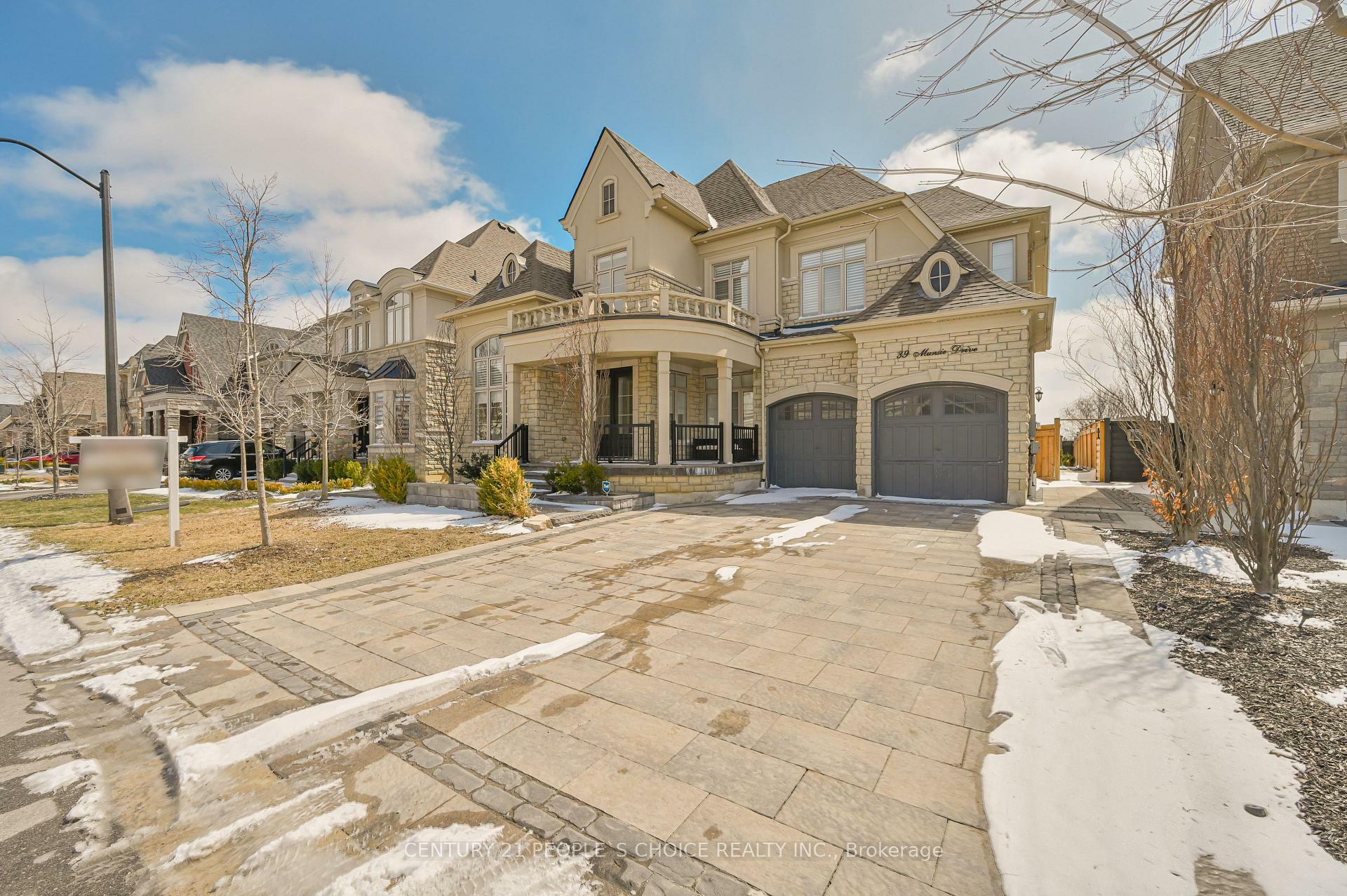 Property Photo: 39 Munsie Drive ON L7B 0N8