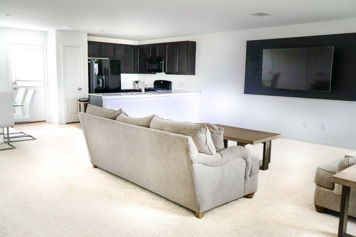 Property Photo:  504 Sunray Drive  TX 78644 