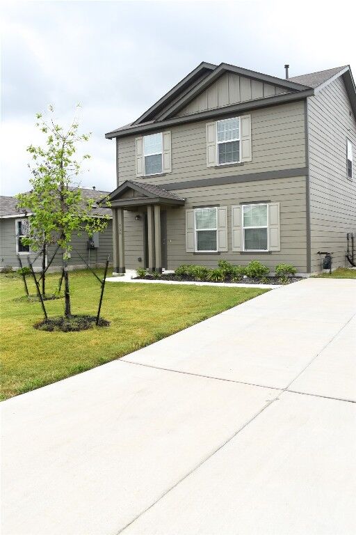 Property Photo:  504 Sunray Drive  TX 78644 