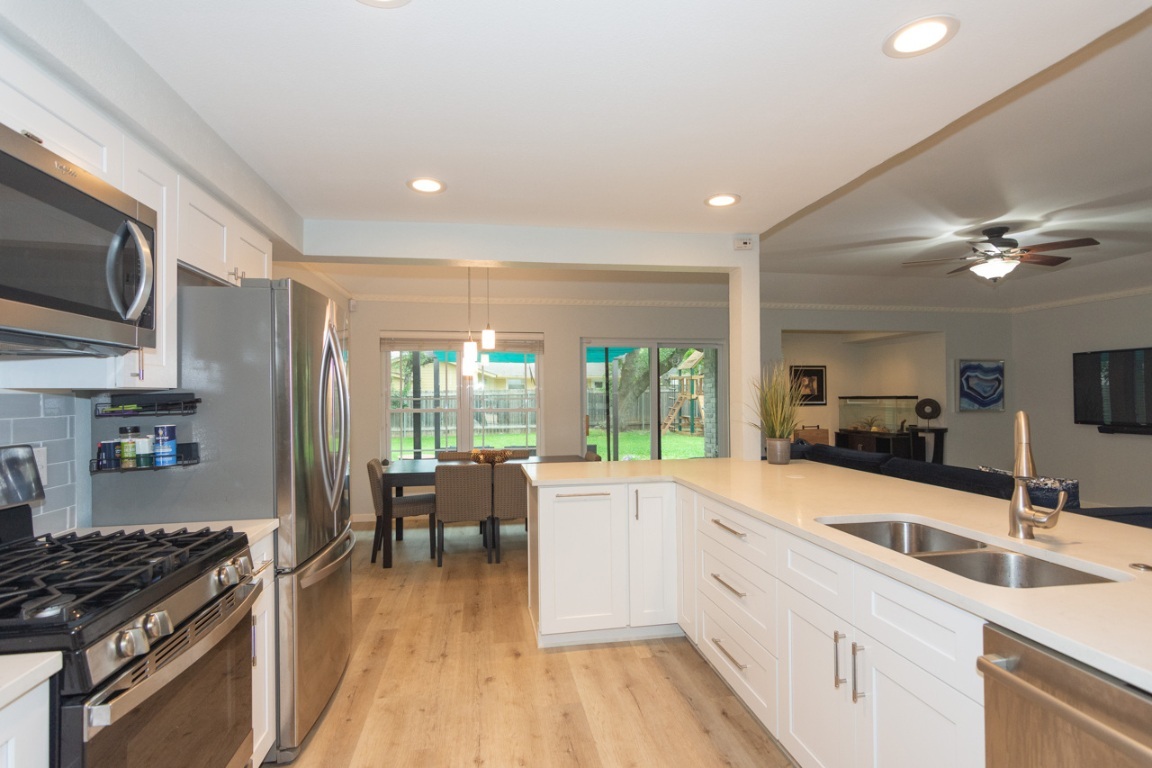 Property Photo:  11602 Three Oaks Trail  TX 78759 