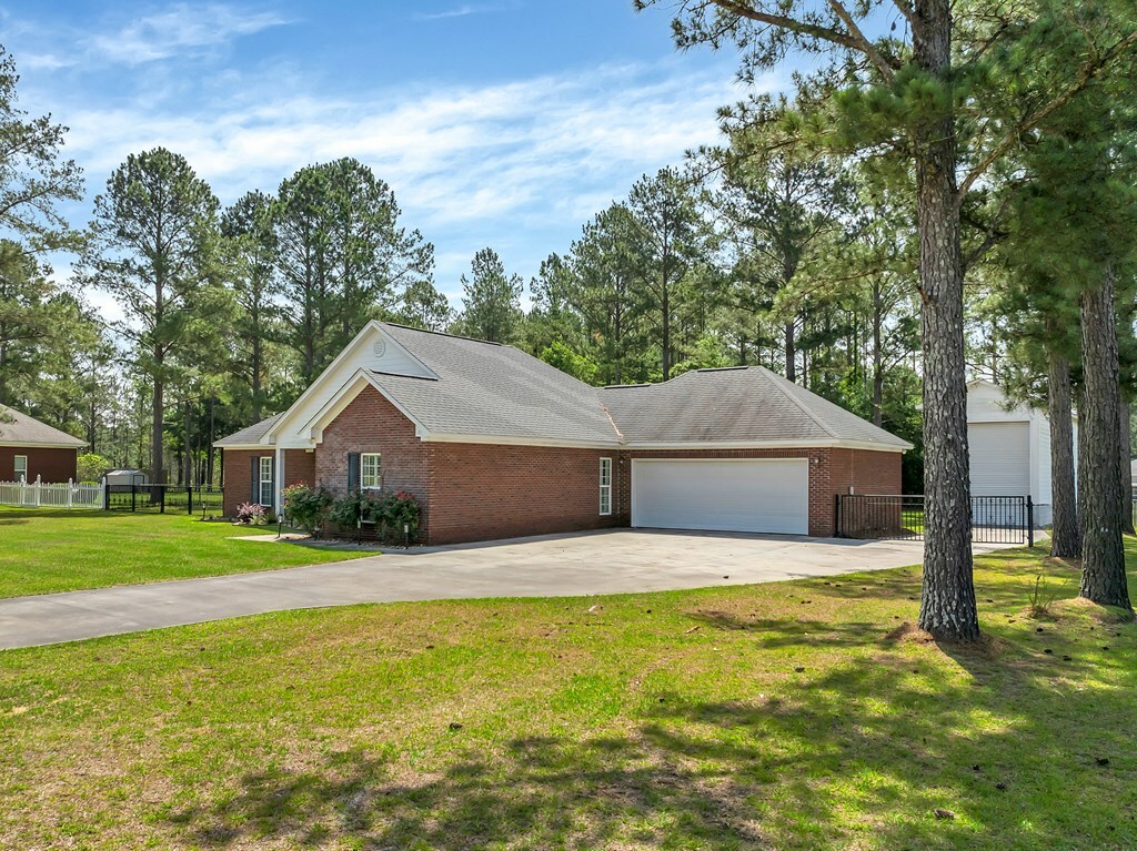 Property Photo: 181 Autumn Leaf Drive GA 31701