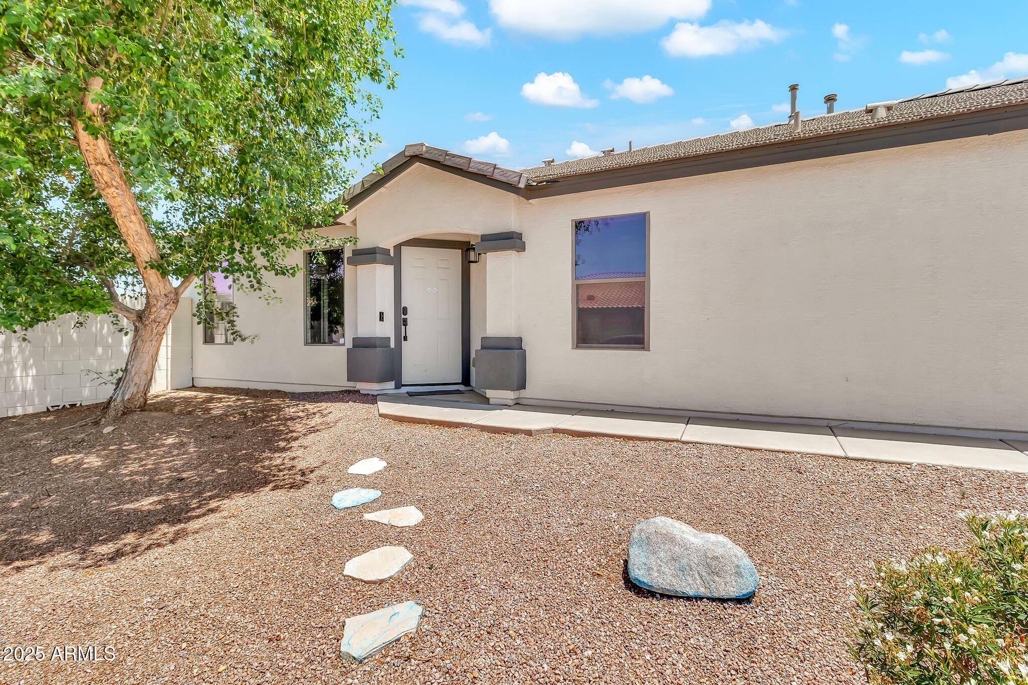 Property Photo: 1384 E Leslie Avenue AZ 85140