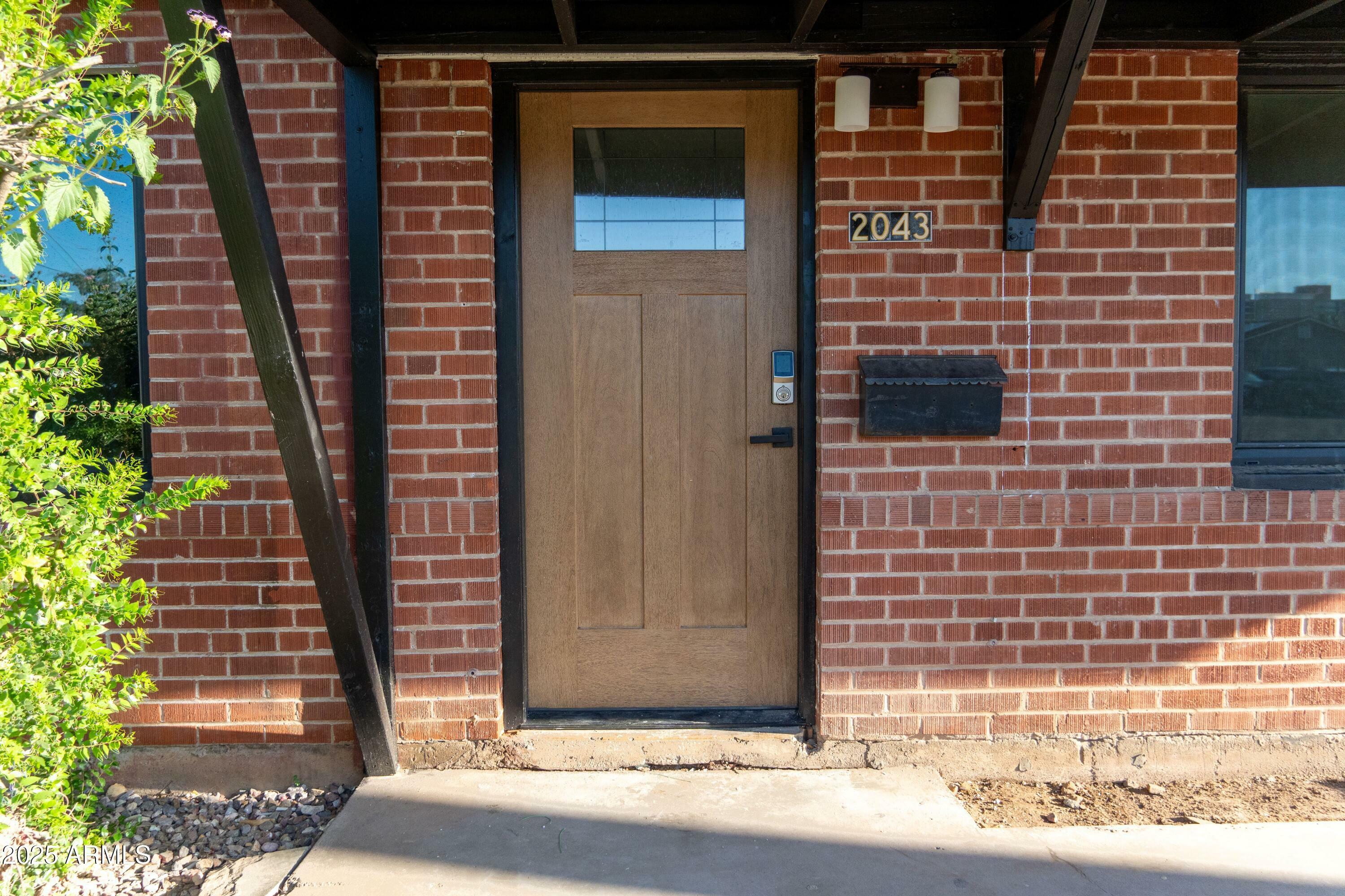 Property Photo: 2043 E Oak Street AZ 85006