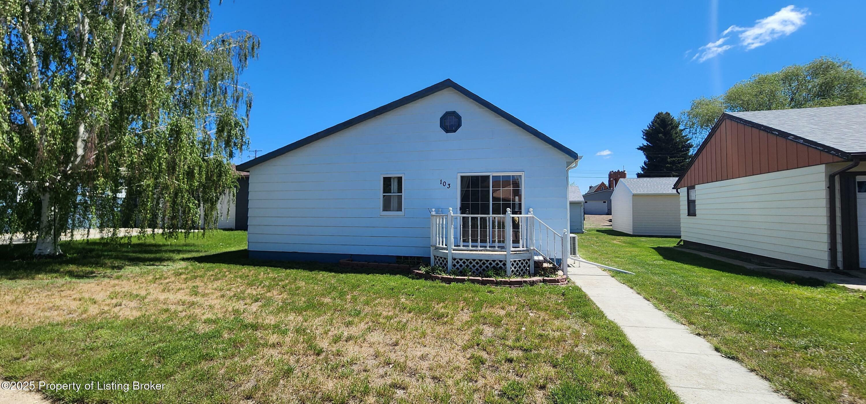 Property Photo: 103 6th Avenue SW ND 58623
