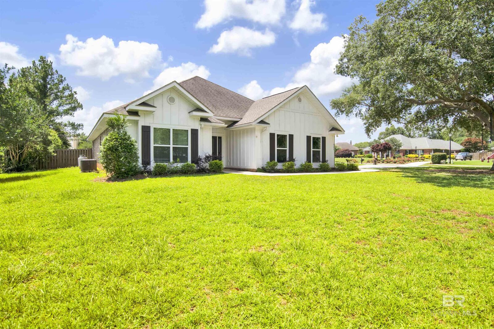 Property Photo: 16496 Gaineswood Drive AL 36532