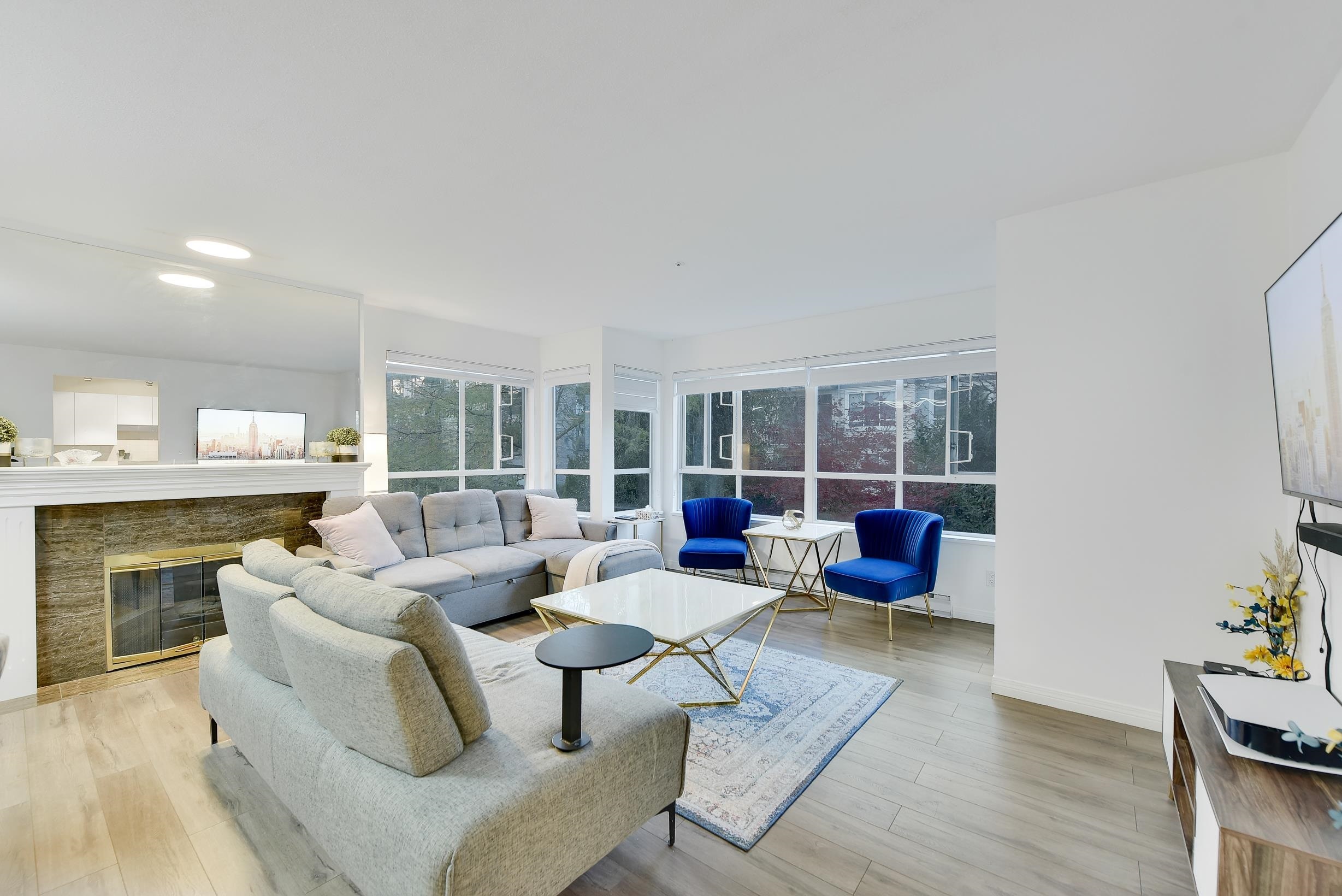 Photo de la propriété: 15375 17 Avenue 205 BC V4A 1T8