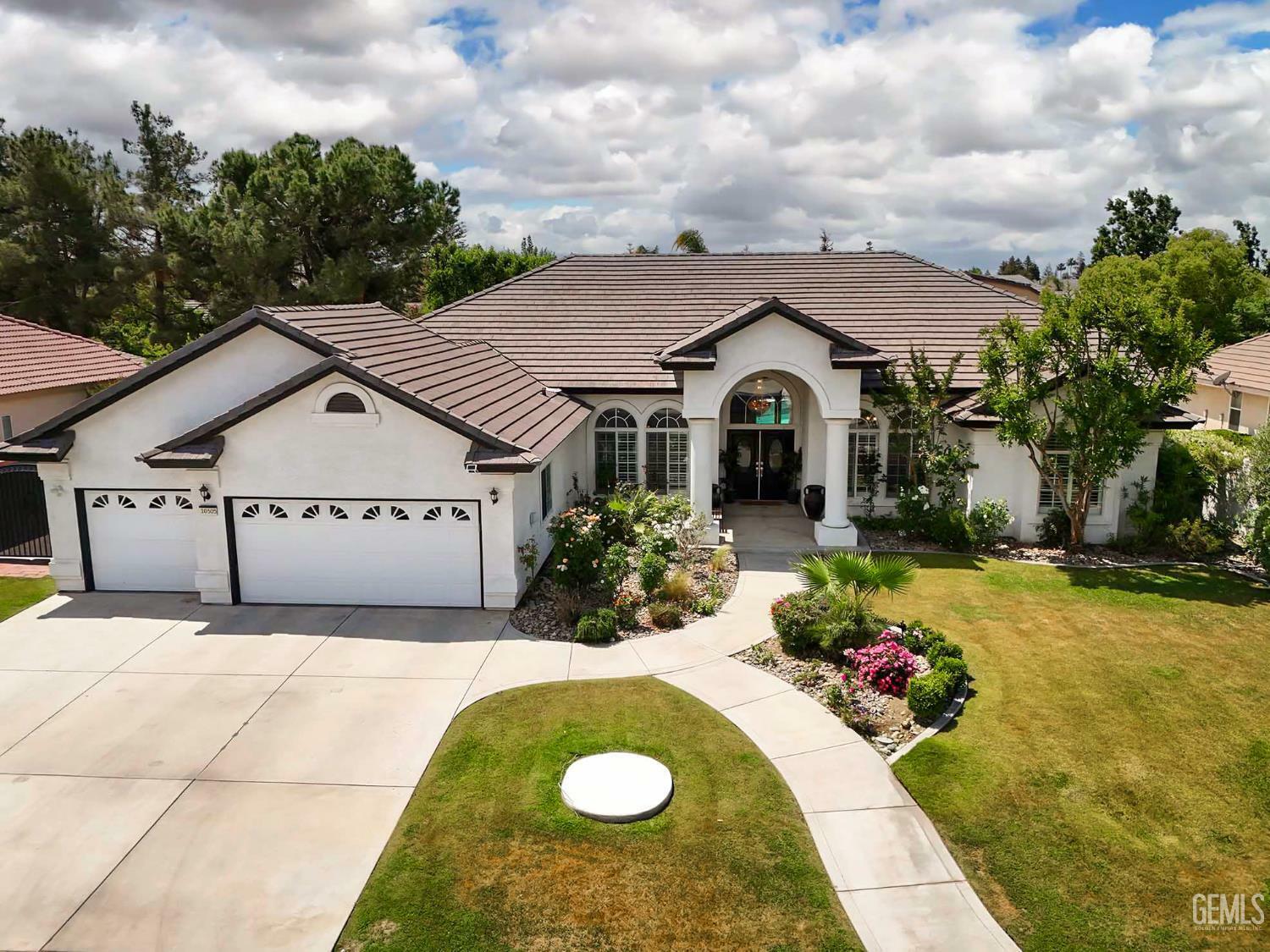 Property Photo: 10505 Finchley Drive CA 93311
