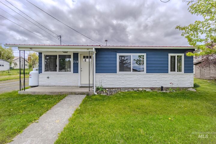 Property Photo:  710 Elk Street  ID 83530 