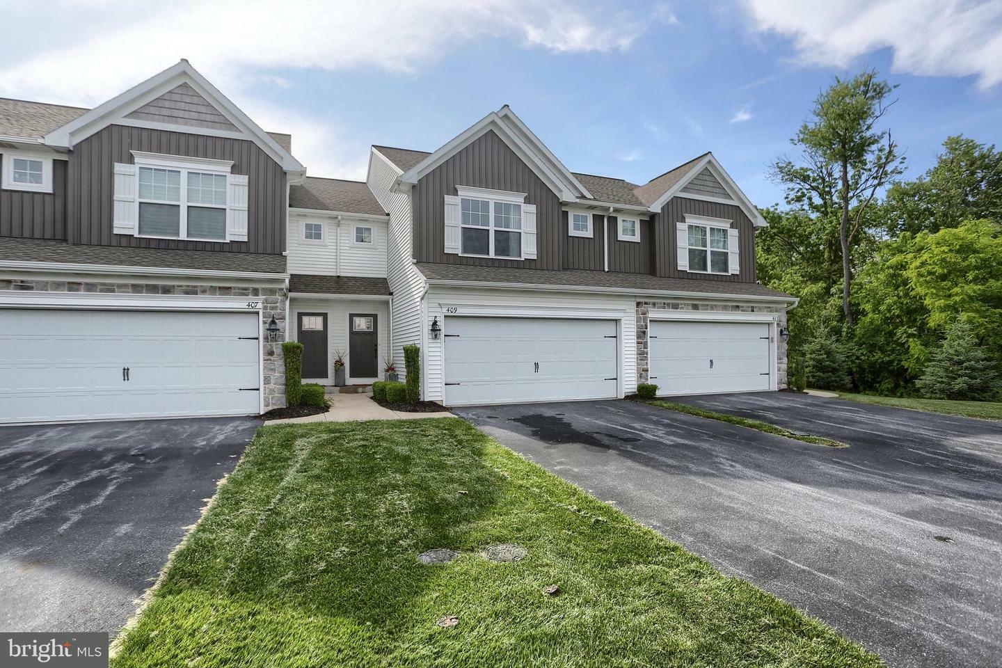 Property Photo: 409 Landover Court PA 17025
