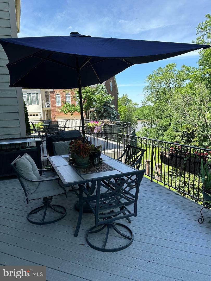 Property Photo: 18302 Buccaneer Terrace VA 20176
